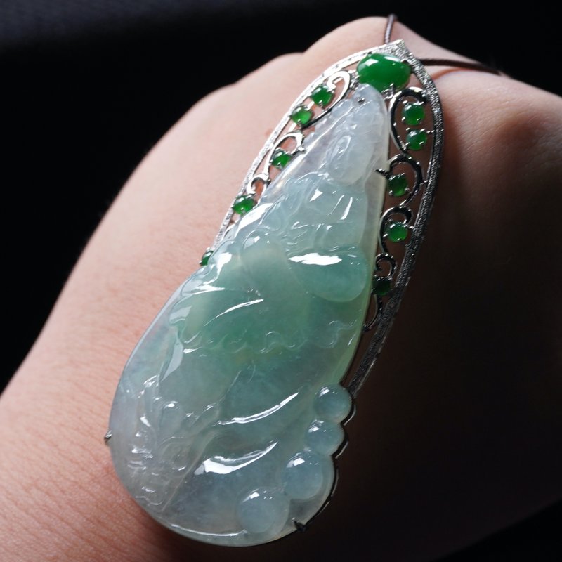 冰种飘绿翡翠持莲观音菩萨项链18K金钻石| 天然缅甸翡翠A货| 送礼 - 项链 - 玉石 绿色