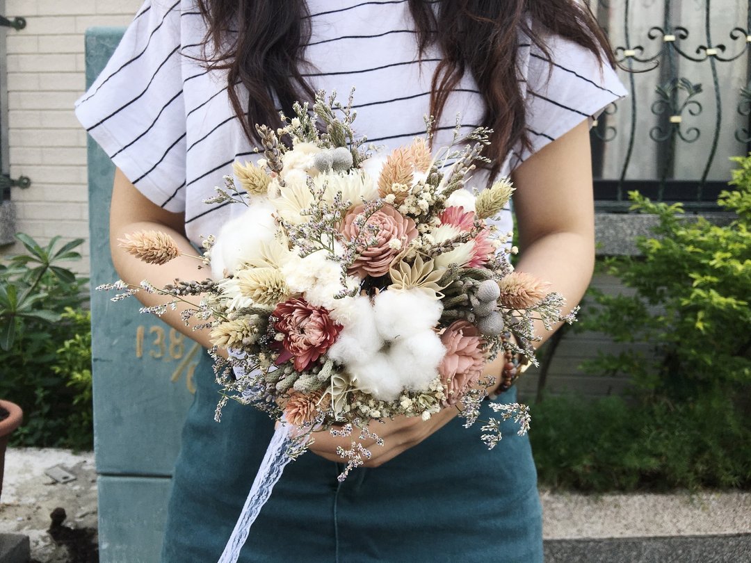 专属订单Ri Tsan【好花】太阳玫瑰新娘捧花 干燥捧花 婚礼捧花 情人节花束 附胸花一只 - 胸针 - 植物．花 粉红色