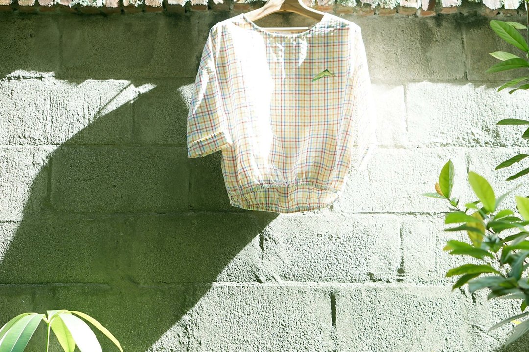 For May：）彩织格纹蓝色小狗松紧下摆上衣（修改松紧） - 女装上衣 - 棉 
