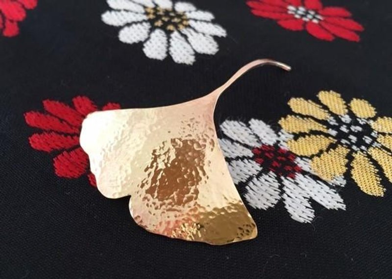 Ginkgo ◆ Brass forged brooch - 胸针 - 其他金属 