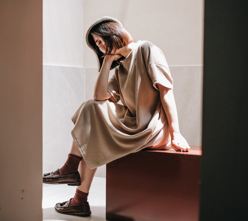 弹性布料米色长版洋装 - 洋装/连衣裙 - 其他材质 卡其色