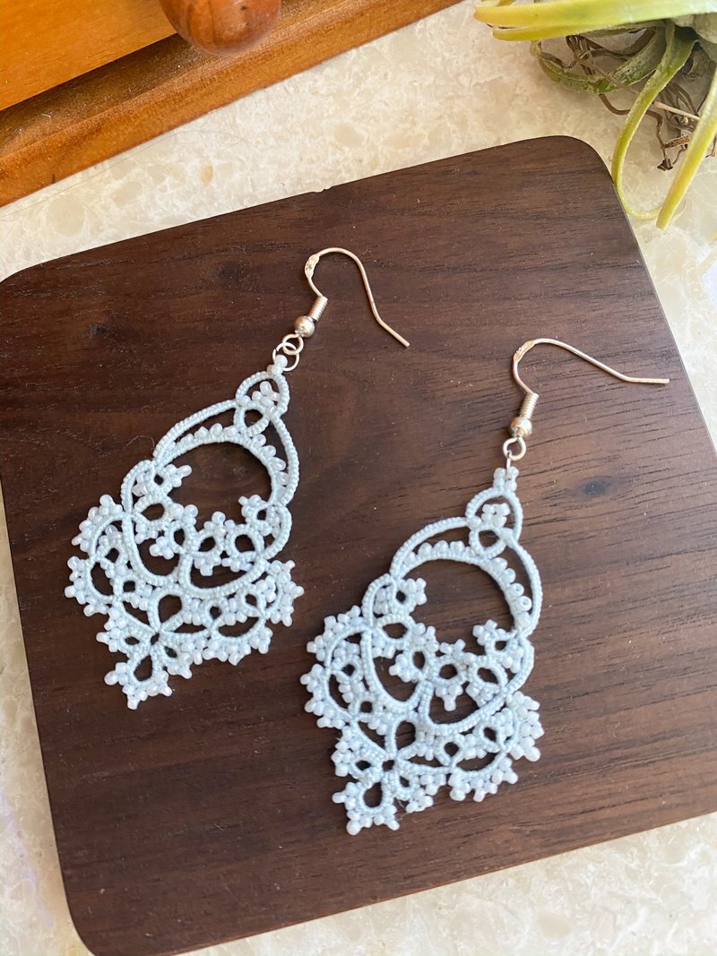 手工浅粉蓝米珠耳环 Tatting earrings 耳针 耳鈎 耳环 梭织 礼物 - 耳环/耳夹 - 棉 蓝色