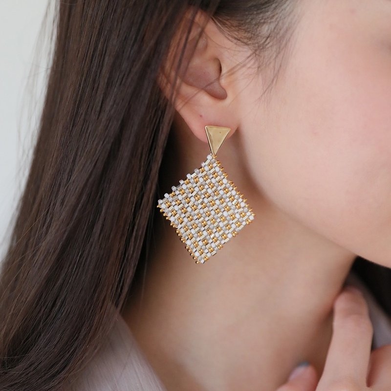 大方形吊式耳环 / 细致亮眼、搭配垂吊耳饰展现多变风格 - 耳环/耳夹 - 其他材质 金色