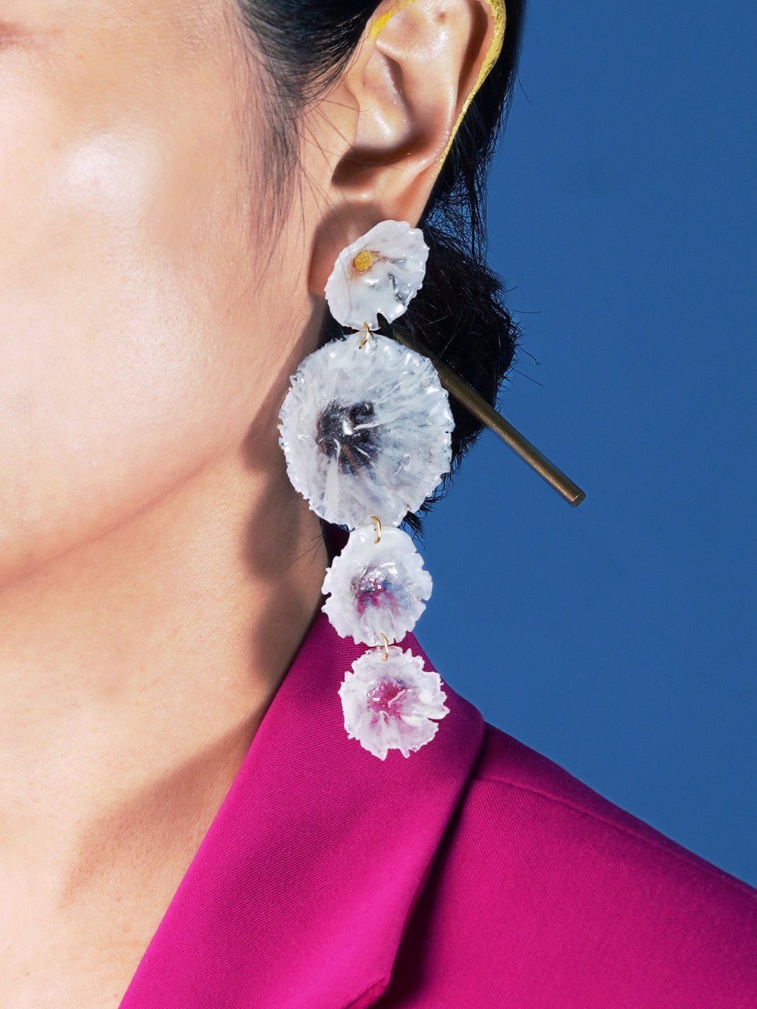 Falling Snow Earrings - 耳环/耳夹 - 塑料 白色