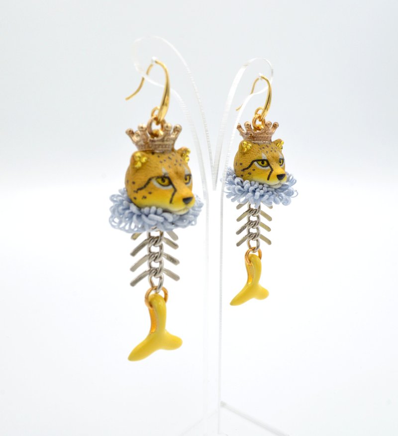 TIMBEE LO 花豹美人鱼骨鱼尾身体国王贵族领子耳环耳勾 创意手作 - 耳环/耳夹 - 其他材质 蓝色