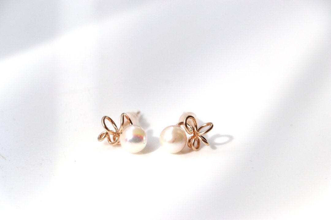Baroque pearl earrings - 耳环/耳夹 - 珍珠 白色