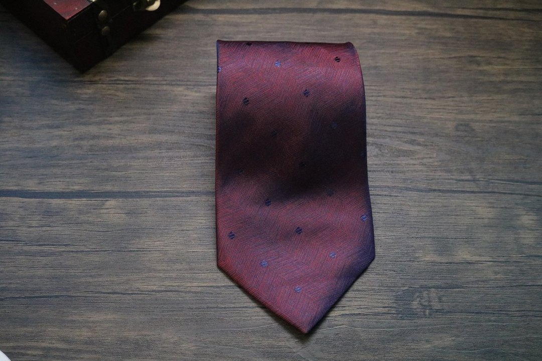 紫红色小方块提花真丝领带/婚礼新郎伴郎necktie - 领带/领带夹 - 丝．绢 多色