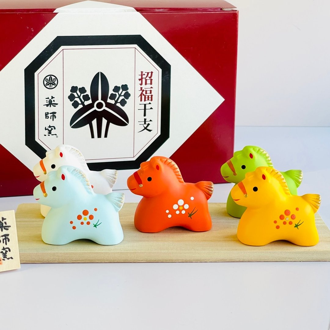 【马年限定】濑户烧 - 锦彩招福五色马 (附底座、小立牌) - 摆饰 - 陶 多色