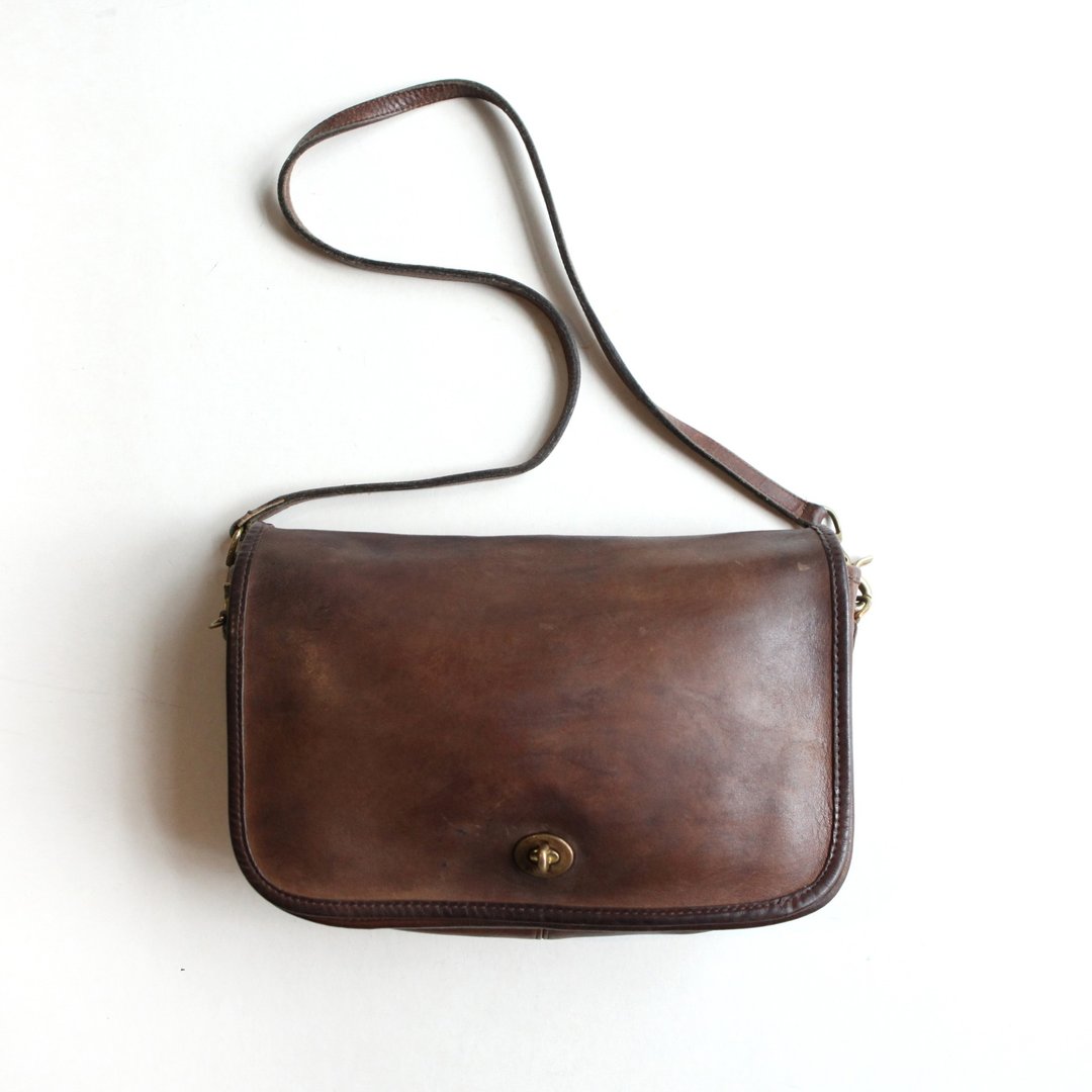 A ROOM MODEL - VINTAGE，BC-2550 COACH咖啡色长型扣式方包 - 侧背包/斜挎包 - 真皮 咖啡色