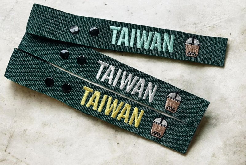 TAIWAN 刺绣飘带/一条让人觉得友善国家的飘带/绿色飘带珍奶款 - 行李吊牌 - 绣线 