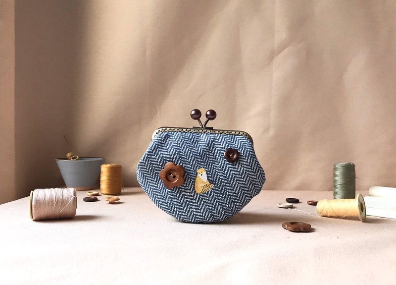 森林游乐园+木头花钮扣 l 蓝 l 随身  小物 口金 零钱包  l - 零钱包 - 棉．麻 蓝色