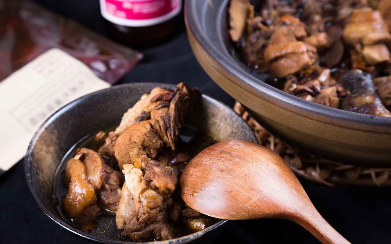 料理包 | 九蒸九晒烧酒鸡 (全素可) 中药 养生 药膳 调理包 - 料理包 - 新鲜食材 咖啡色