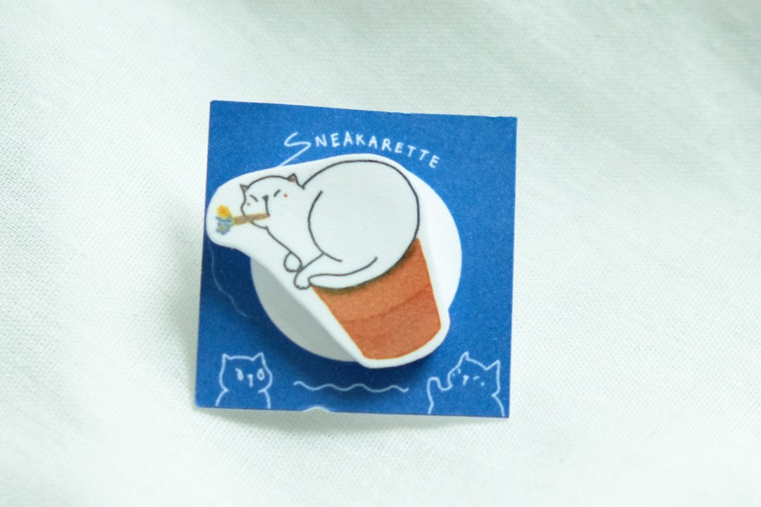 I'm A Flower Handmade Pin - 徽章/别针 - 塑料 白色