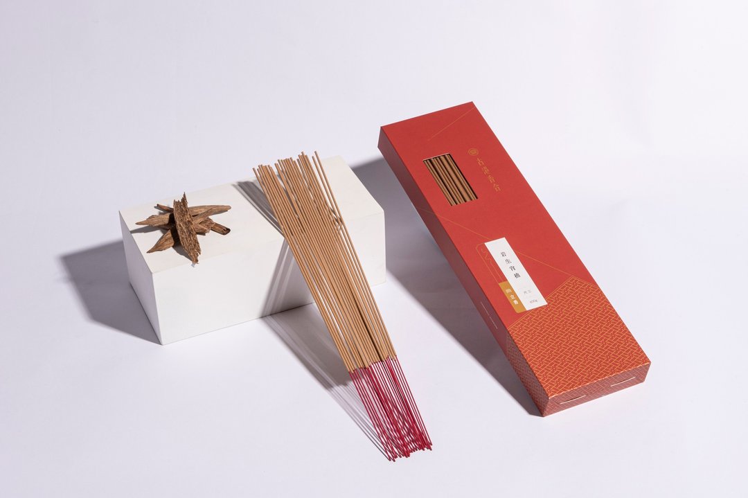 岩生肖楠 一斤立香 - 香薰/精油/线香 - 木头 卡其色
