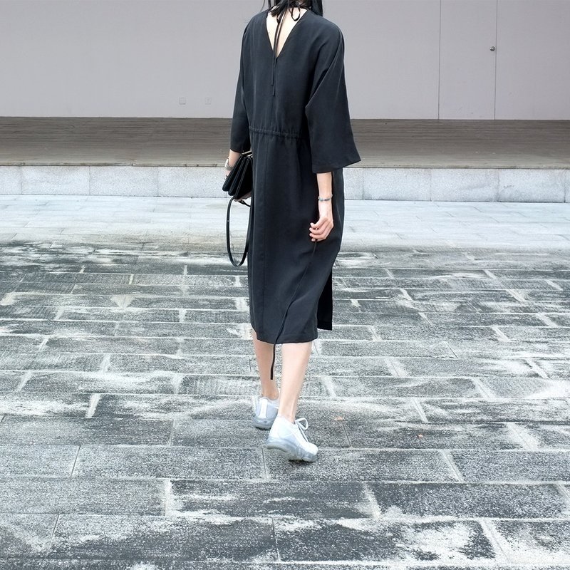 杲果GAOGUO原创设计师女装品牌 春秋禅意显瘦V领收腰中长连衣裙 - 洋装/连衣裙 - 丝．绢 黑色