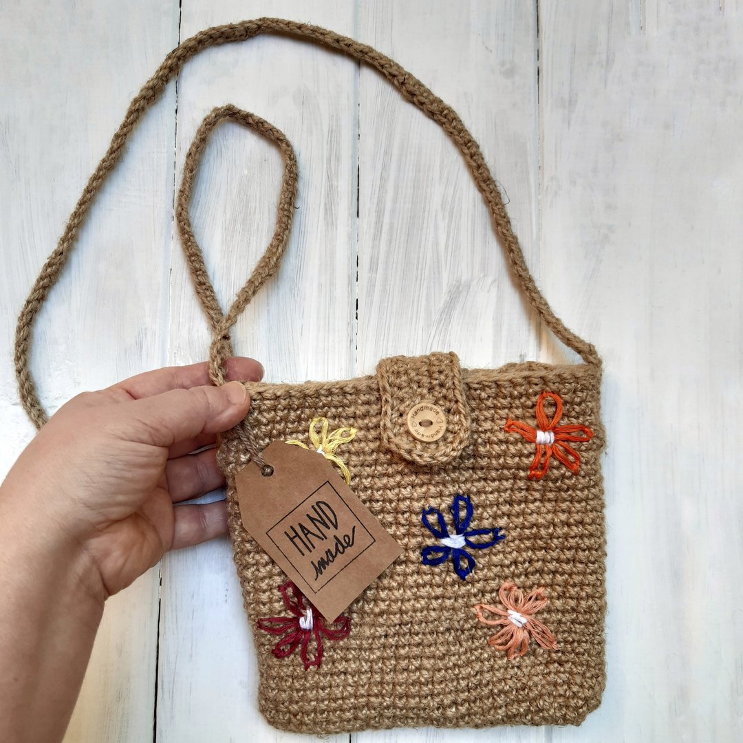 Hand Crochet Natural Woman Jute Bag With Embroidery Shoulder Bag Crossbody Bag - 手提包/手提袋 - 棉．麻 金色