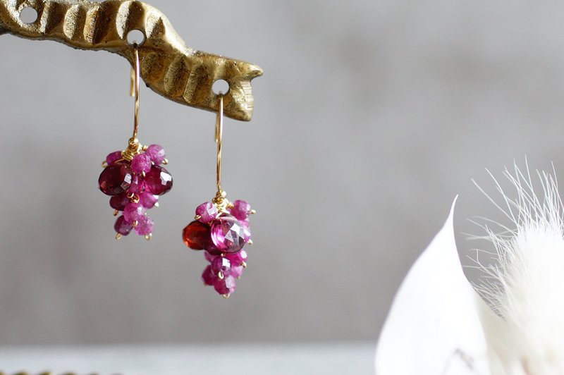 14kgf - 点缀夏夜的旱星耳环 - 耳环/耳夹 - 半宝石 红色