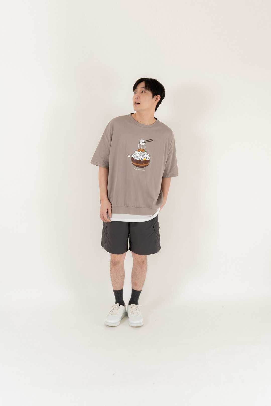 泡泡洋饭团-层次感oversize T-shirt(可可咖) - 男装上衣/T 恤 - 棉．麻 卡其色