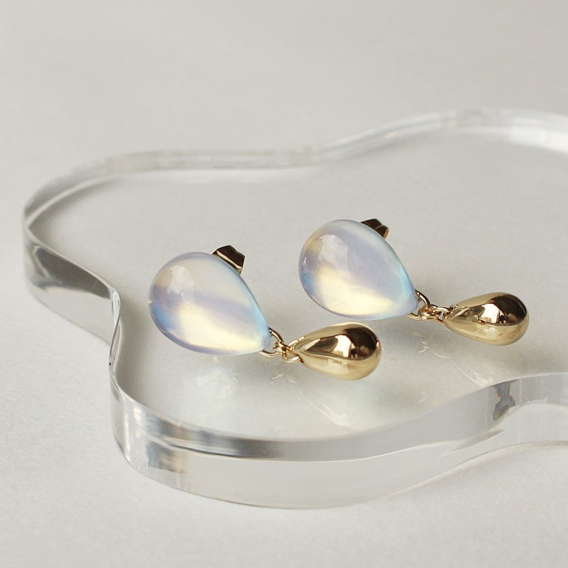 Aurora Double Tier Earrings/ Clip-On Blue - 耳环/耳夹 - 树脂 蓝色