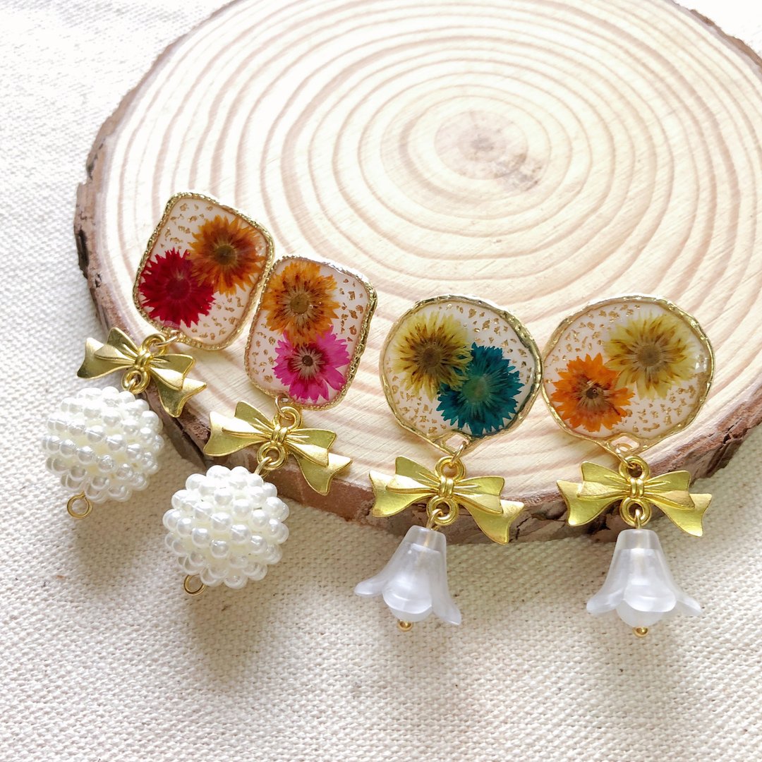 蝴蝶结金箔押花耳环 手作 干燥花 日本树脂 真花 - 耳环/耳夹 - 树脂 多色