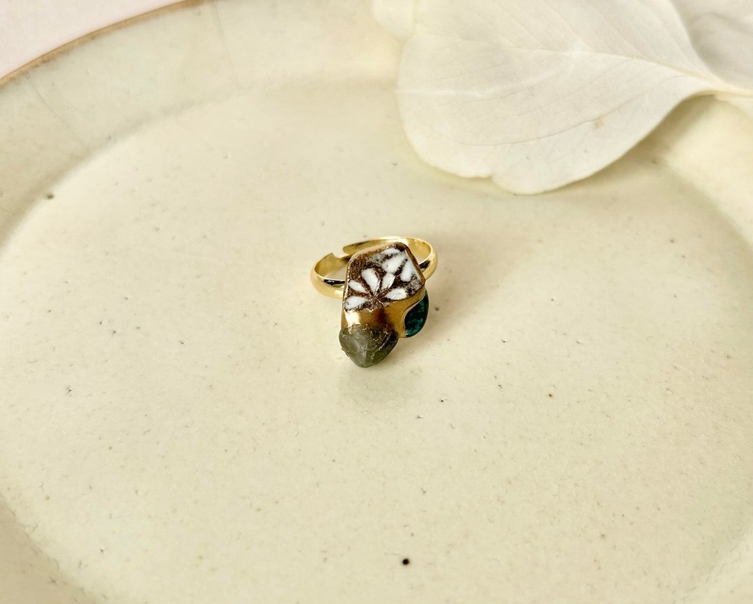 京烧 金继 戒指 14K 镀金 自由尺寸 花纹 蓝锥矿 绿发晶 天然石 传统工艺 No.66 - 戒指 - 陶 灰色