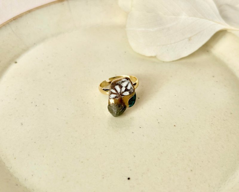 京烧 金继 戒指 14K 镀金 自由尺寸 花纹 蓝锥矿 绿发晶 天然石 传统工艺 No.66 - 戒指 - 陶 灰色