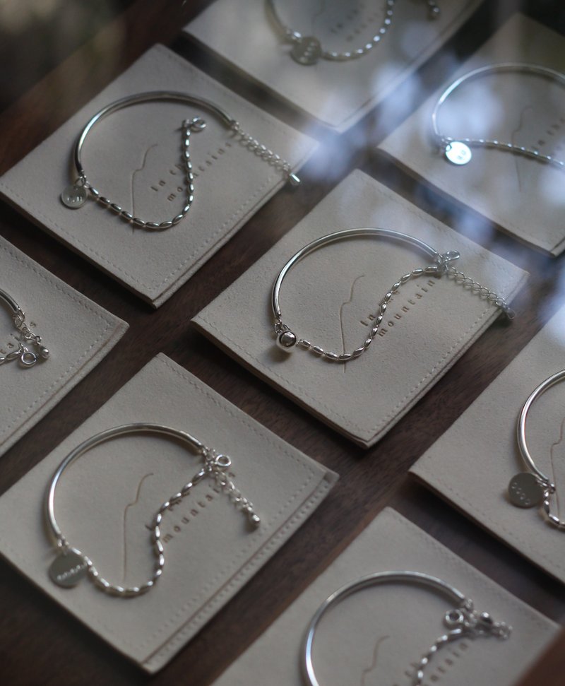 Personalized 质感生活纯银手链 定制化刻字 【定制化礼物】 - 手链/手环 - 纯银 银色