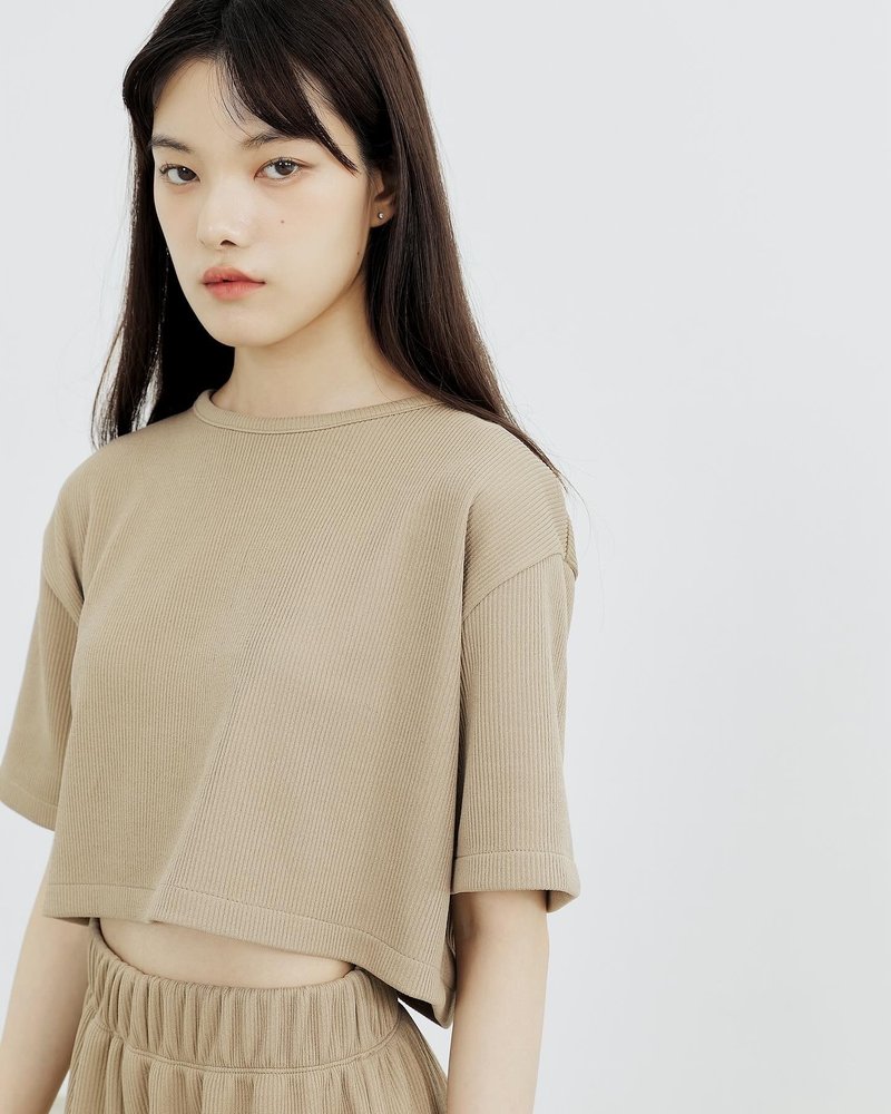 STAND 短版上衣 - 女装 T 恤 - 棉．麻 多色