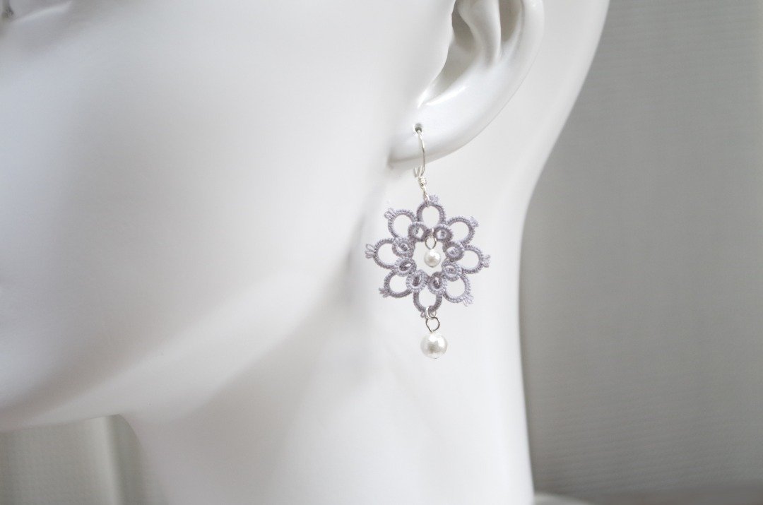 Tatting Flower and Cotton Pearl Earrings - Silver Gray - 耳环/耳夹 - 棉 灰色