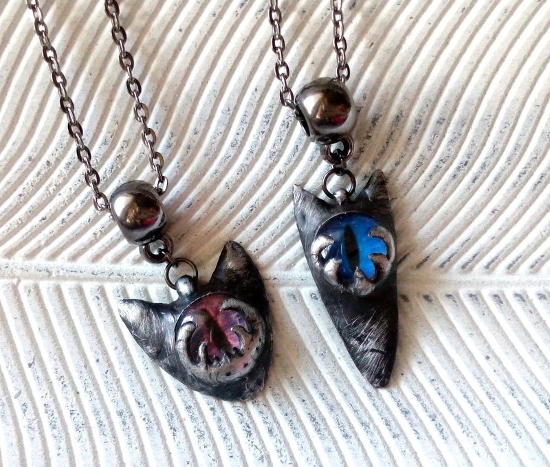 Stained glass CAT necklace. 爱猫的人 eyes cat tin soldered pendant. 貓眼 項鍊 貓頭 焊接猫头 - 项链 - 其他材质 