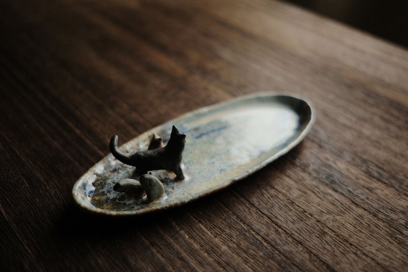 雨后积水倒影的云・风吹拂摇晃草丛・看着什么的猫・多用途香盘2 - 香薰/精油/线香 - 陶 白色