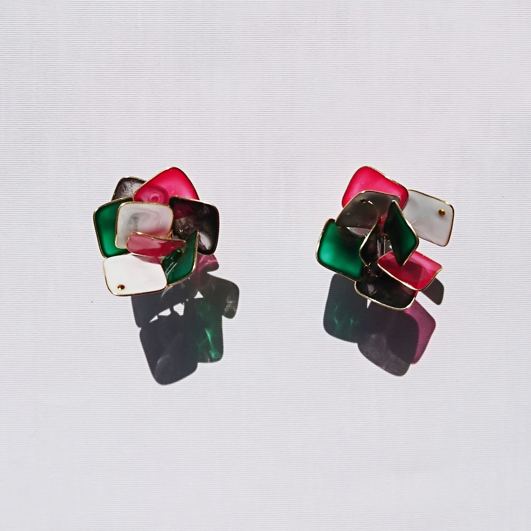 <红心皇后>造型手工设计树脂耳环/垂吊款/earring/accessories - 耳环/耳夹 - 其他材质 多色