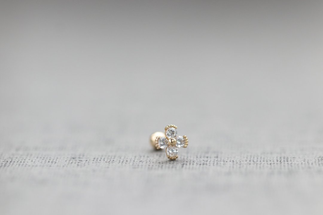 14K 四叶花瓣锁珠耳环(单个)耳骨 耳窝 不退色 - 耳环/耳夹 - 贵金属 金色