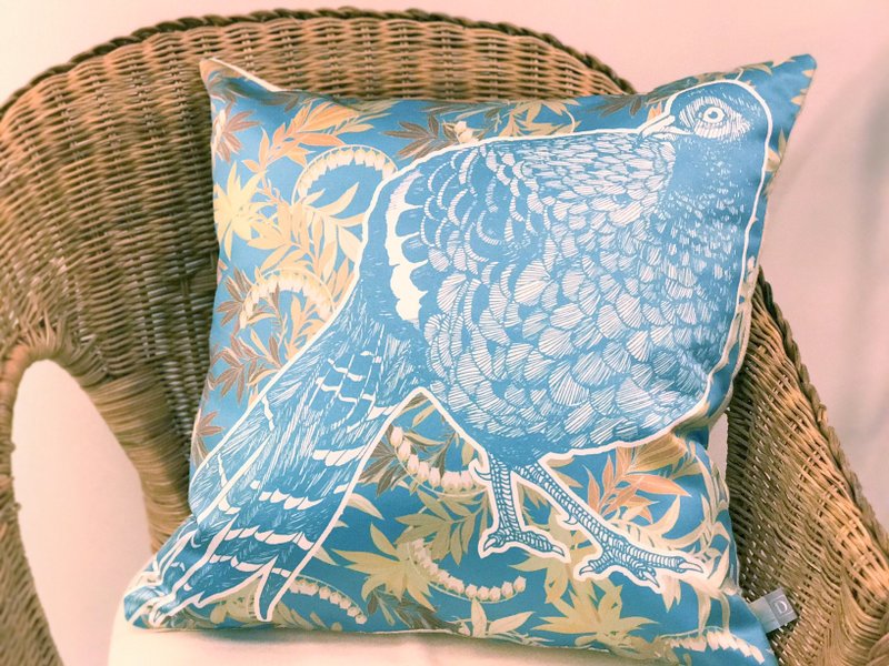 台湾特有种山林美人 抱枕套系列 WINTER 冬 台湾帝雉 台湾马醉木 - 枕头/抱枕 - 棉．麻 蓝色