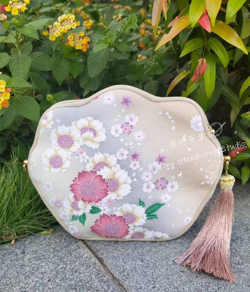 【新品】【拼布原创设计】【客制化礼物】樱花飞舞扇形包 - 侧背包/斜挎包 - 丝．绢 多色