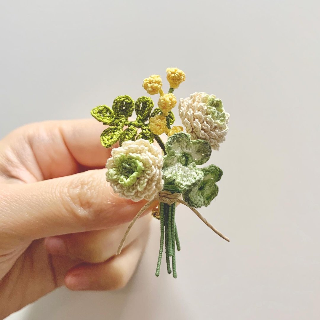 白诘草 • White Clover  Mimosa 胸针 钩花编织 定制 饰品 花草 - 胸针 - 棉 绿色