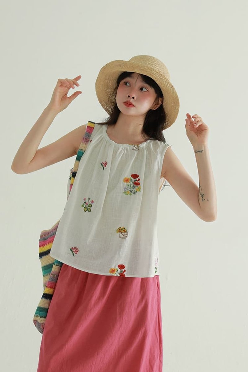 白色 刺繡植物背心襯衫 日系文藝復古休閒寬松顯瘦無袖上衣 - 女装背心 - 棉．麻 白色