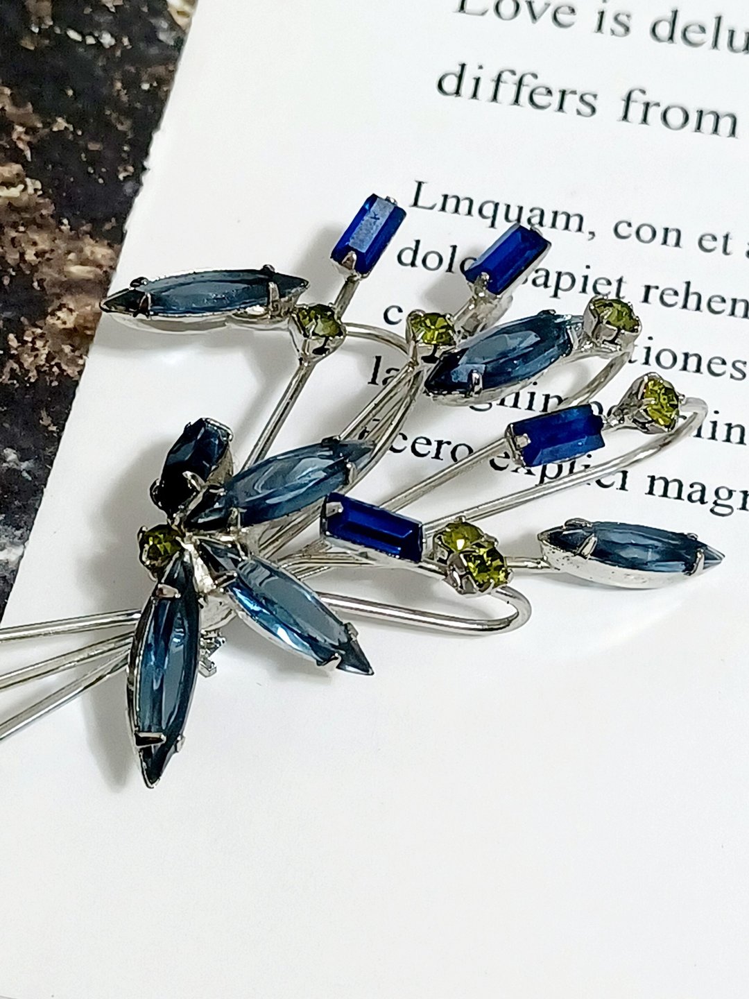 vintage jewelry 古董立体莱茵石花束 别针 胸针 - 胸针 - 其他金属 