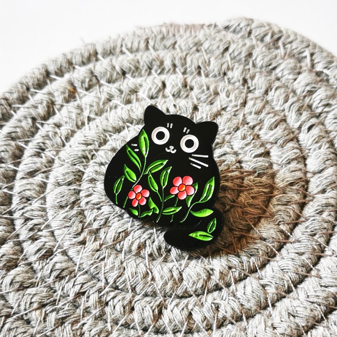 Plus 1 可爱黑色花猫金属徽章胸针心口针 - 胸针 - 其他金属 多色