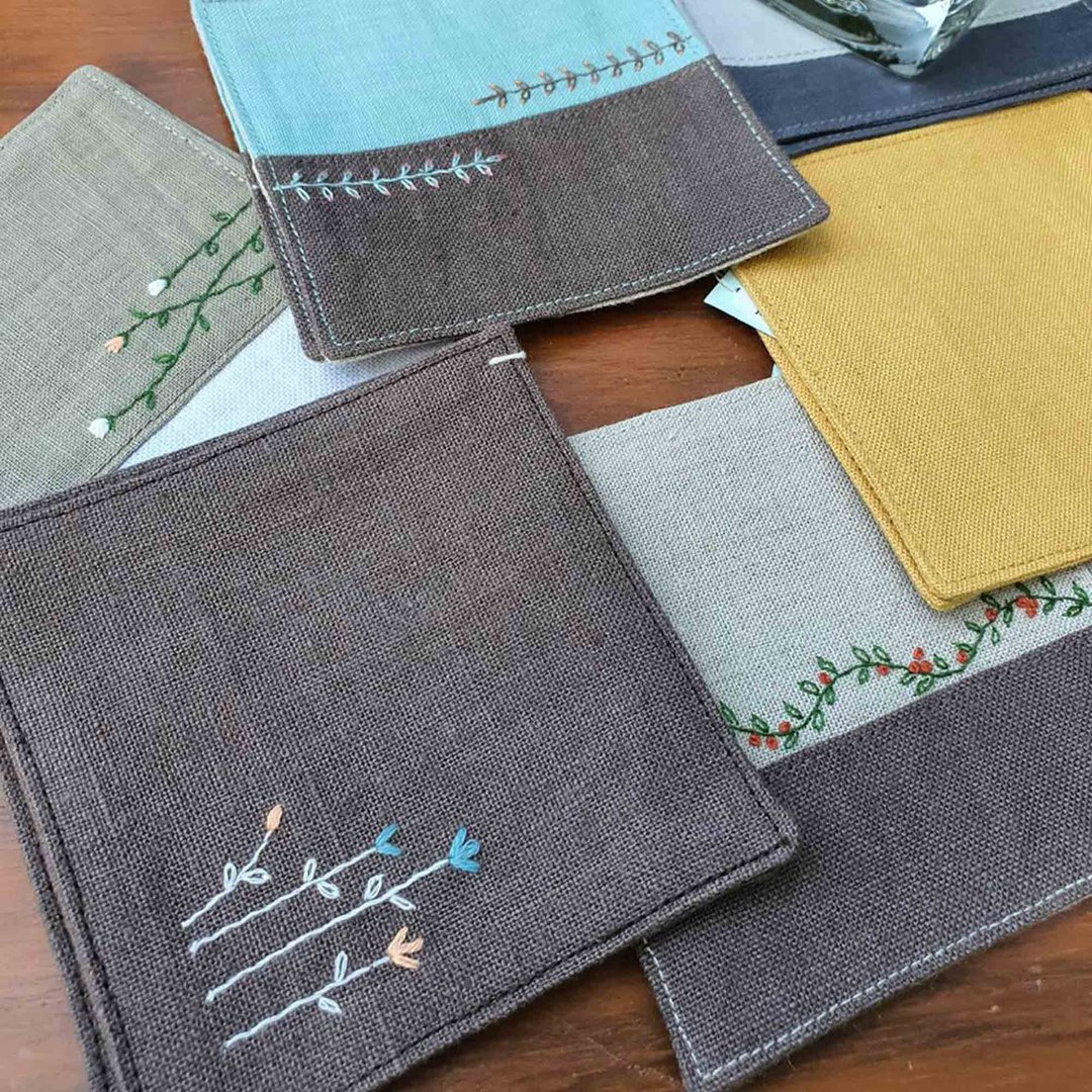 Hand Embroidered Linen Coaster, Set of 4 - 杯垫 - 棉 蓝色
