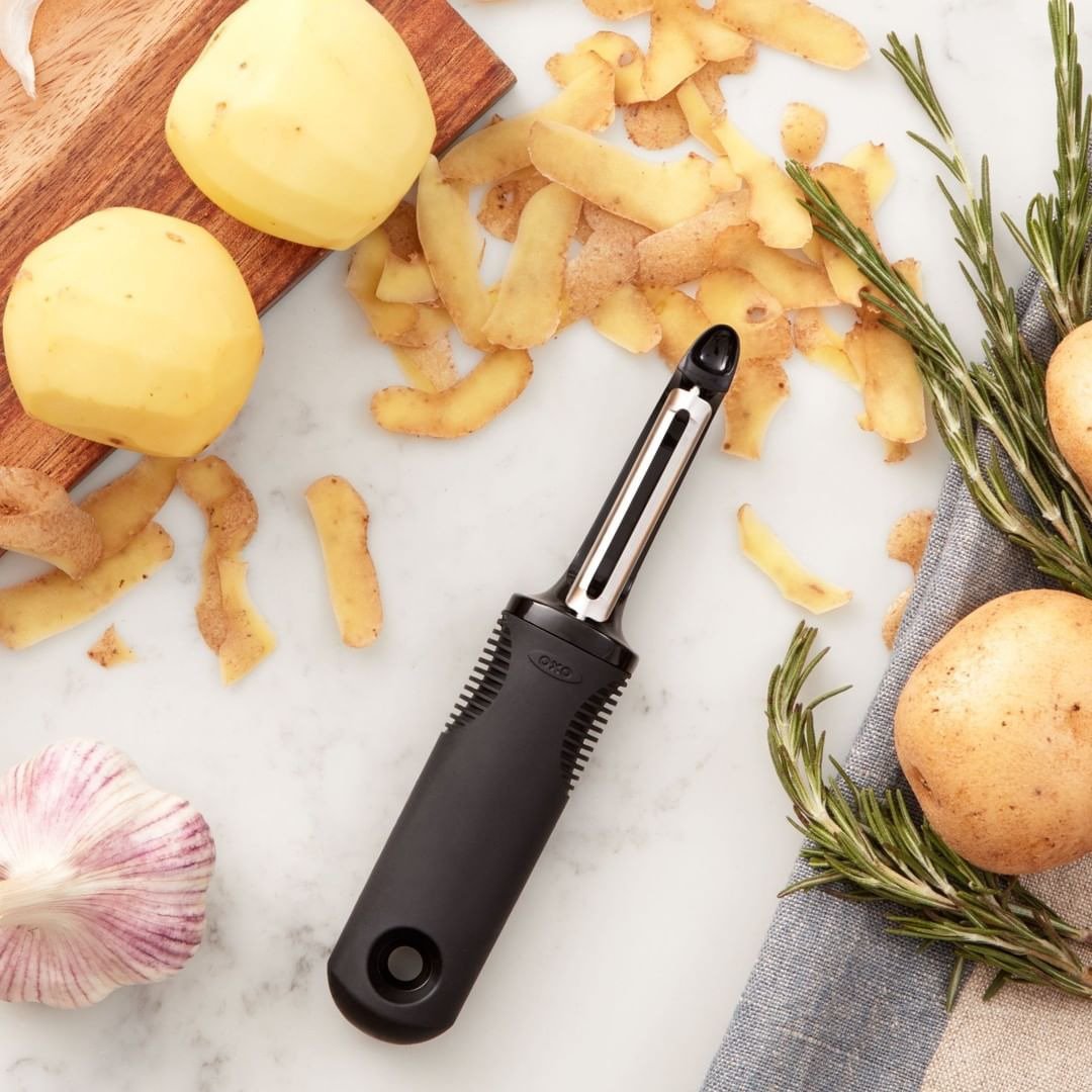 OXO 直式蔬果削皮器 - 厨房用具 - 不锈钢 黑色