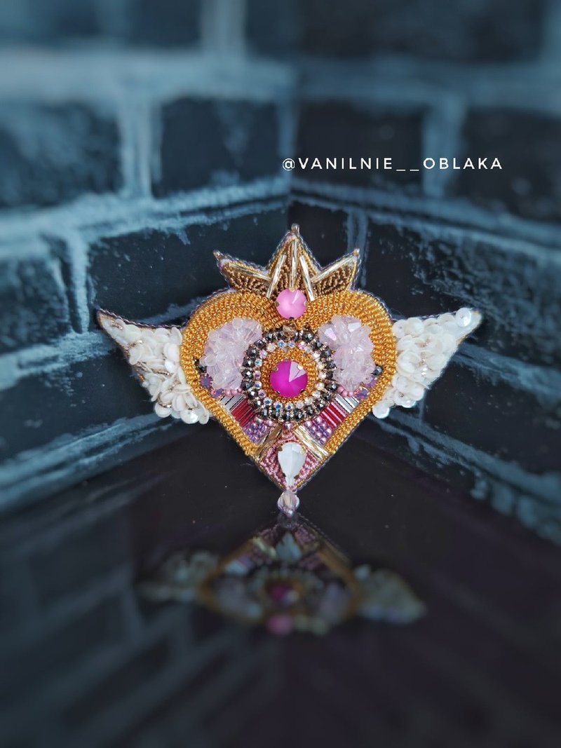 水手月亮胸针胸针动漫月亮棱镜心带翅膀 - 胸针 - 水晶 粉红色