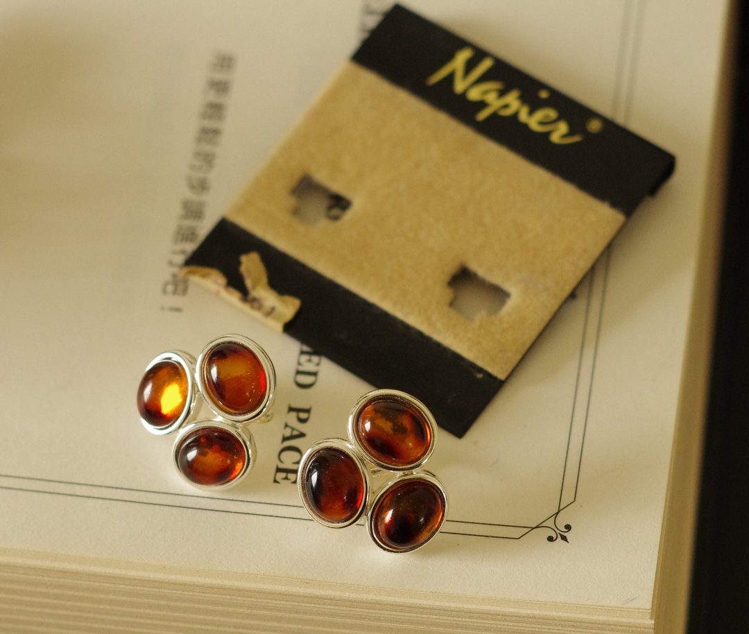 近代新品 银色咖啡色水滴夹式耳环 Napier C833 - 耳环/耳夹 - 其他金属 银色