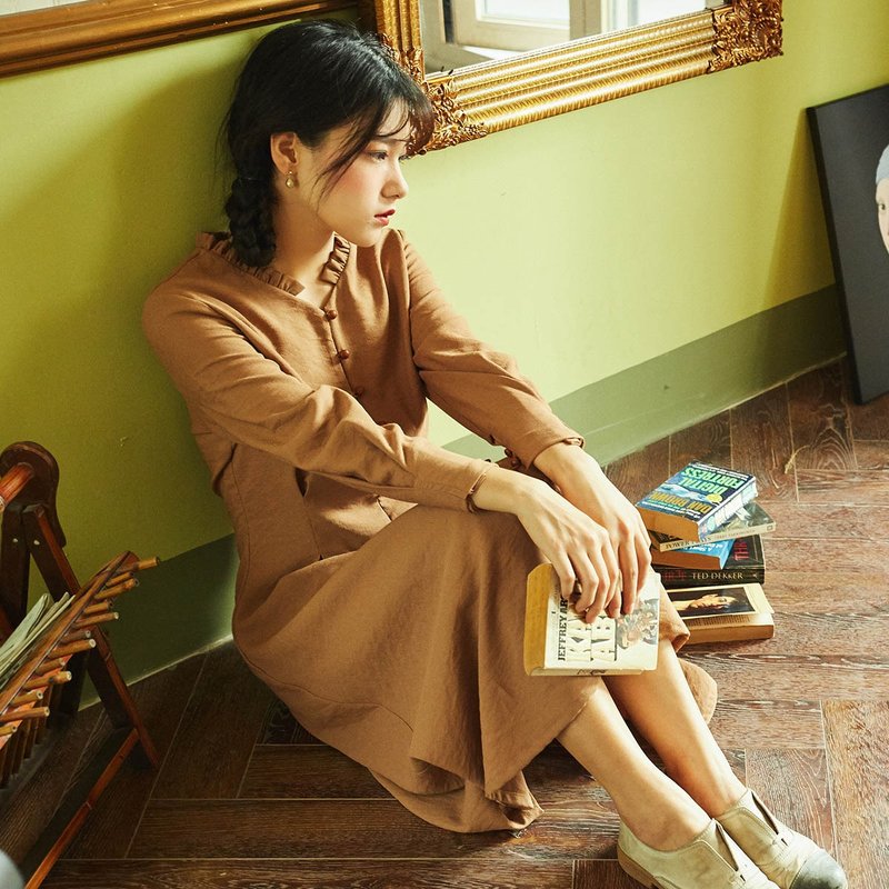 安妮陈2018春装新款女士木耳边多扣连身裙洋装 - 洋装/连衣裙 - 其他材质 卡其色