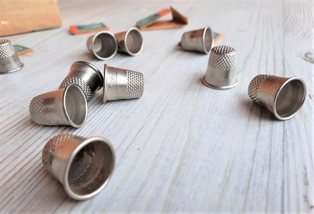 Soviet metal thimbles &amp; sewing needles set 1960s vintage new - 编织/刺绣/羊毛毡/裁缝 - 不锈钢 