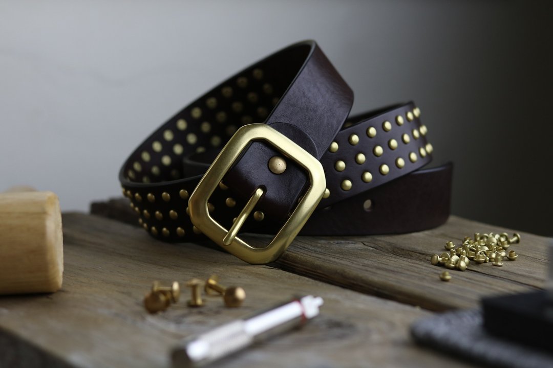 轻摇滚庞克-手工皮带/宽40mm/男女适用/黄铜/铆钉/咖啡色 - 皮带/腰带 - 真皮 咖啡色