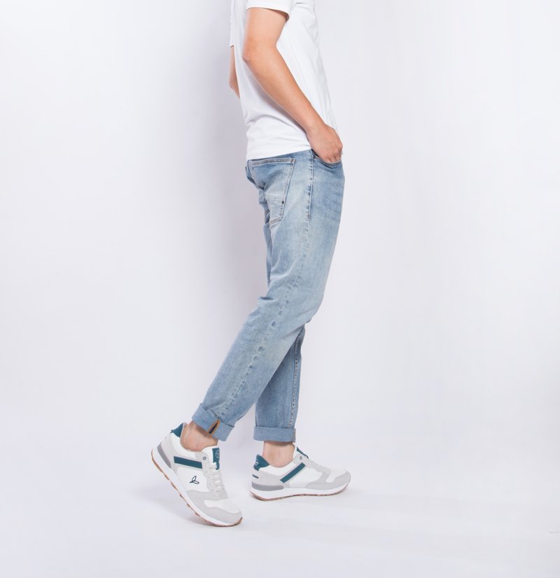 宝特瓶制休闲鞋  La Lande 复古慢跑鞋   浅灰/白   男生款 - 男款休闲鞋 - 环保材料 白色