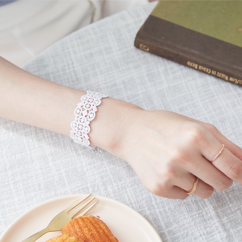 【礼物】Moana圈圈蕾丝捷克水晶 纯银手链/手环-浅蓝+浅粉 - 手链/手环 - 绣线 多色