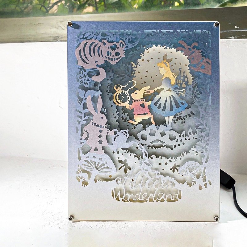 光影情境纸雕灯- 爱丽丝梦游仙境  创意纸夜灯 (渐层彩版) - 木工/竹艺/纸艺 - 纸 