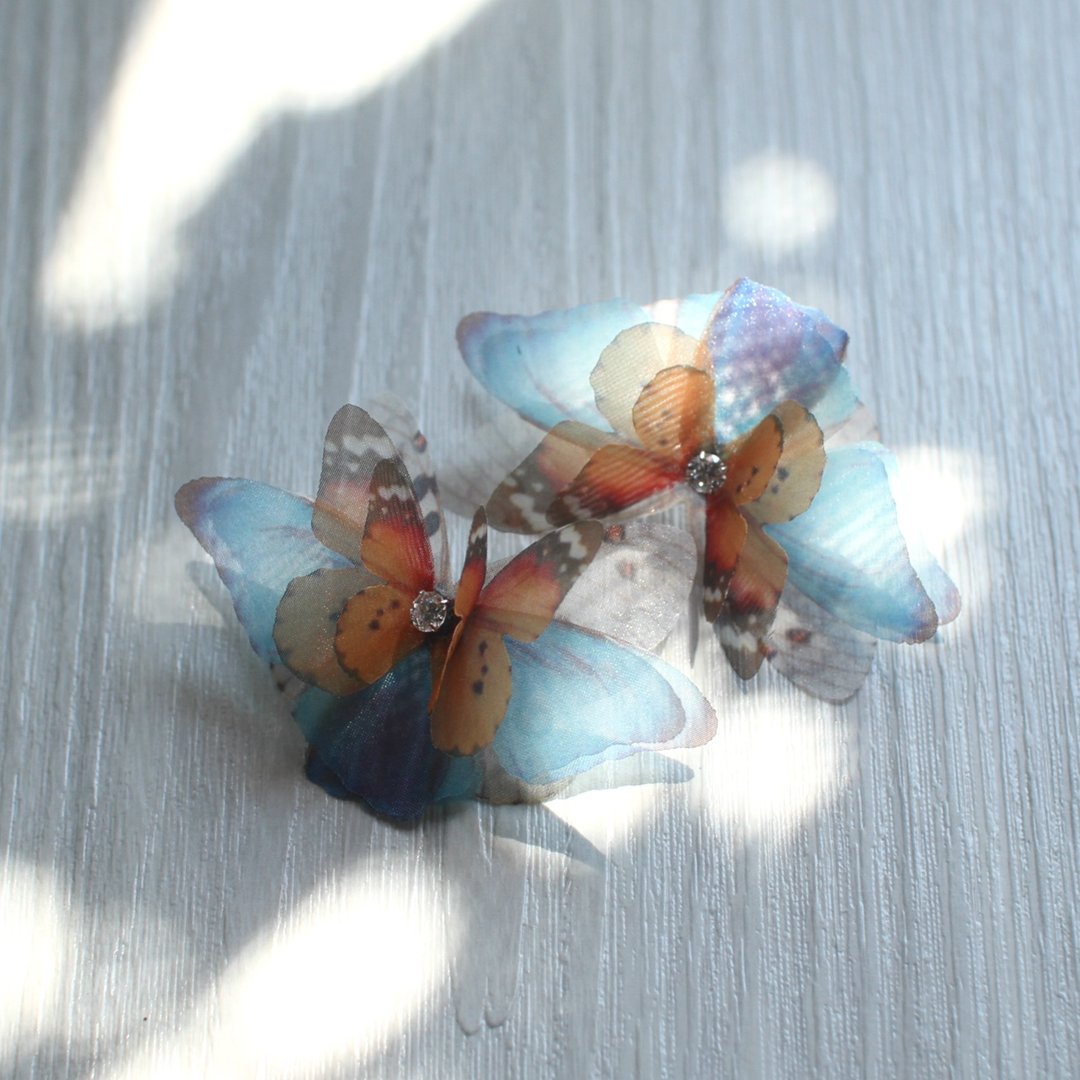 蝴蝶薄纱耳环一对&水钻925银耳针式 pierced or clip-on earring - 耳环/耳夹 - 丝．绢 蓝色